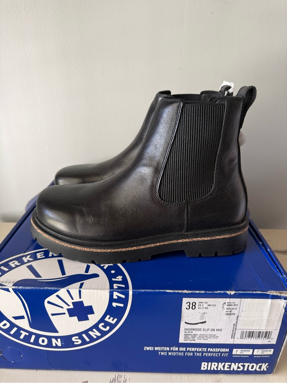 Birkenstock Highwood Slip on Chelsea Black Leather Boots • NIB • Women’s 38 - Picture 4 of 6